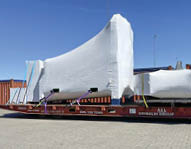 A large white object is on a truck. Beskrivelse genereret af AI